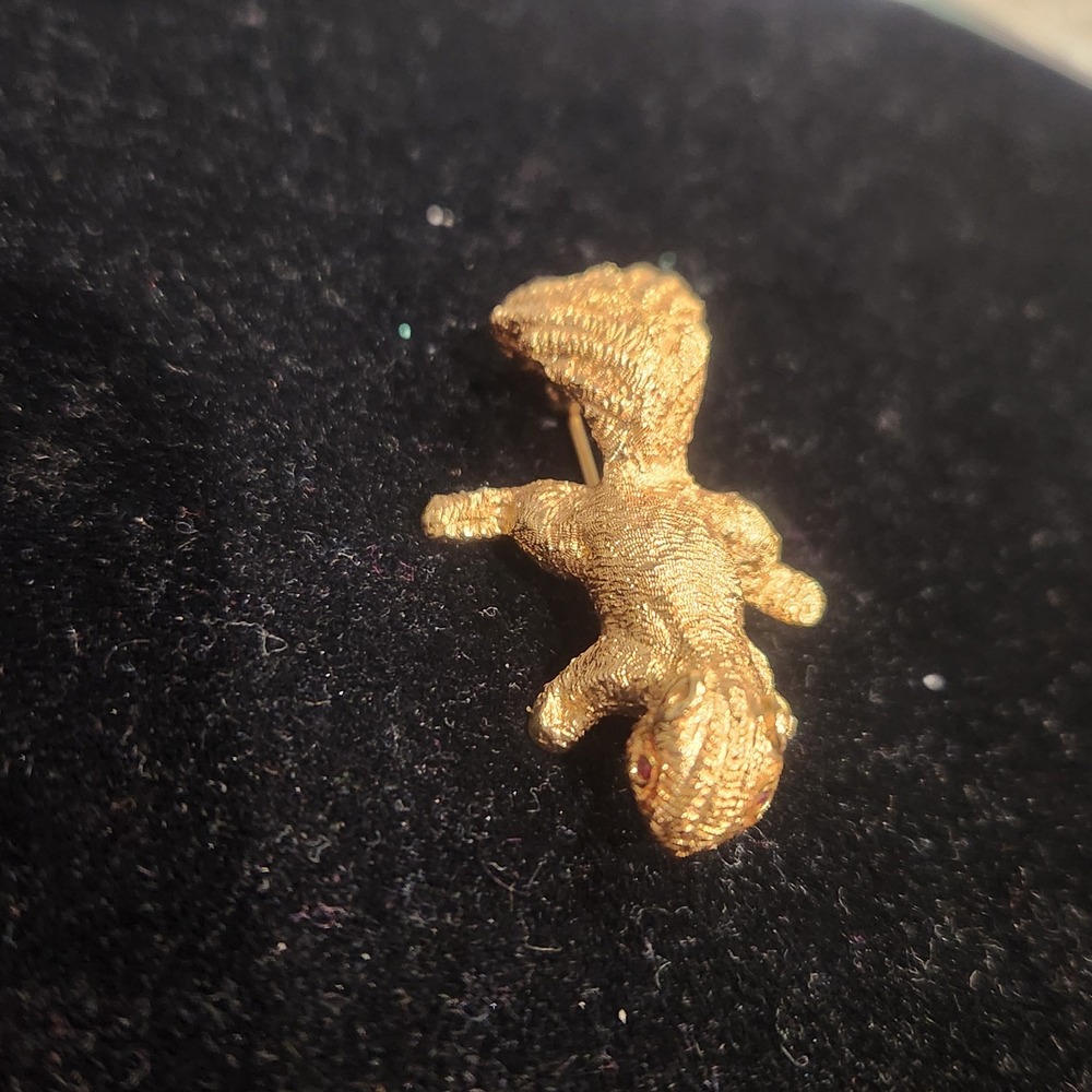Squirrel Brooch Red Rhinestone Eye RARE Monet Gold Tone Textured - Picture 11 of 16